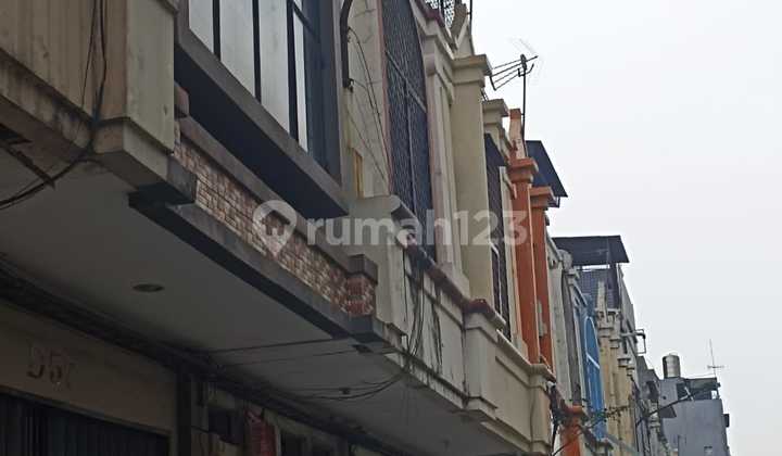 Super cheap 3-story shop house in Taman Palem Lestari, West Cengkareng Super cheap 3-story shop house in Taman Palem Lestari, West Cengkareng