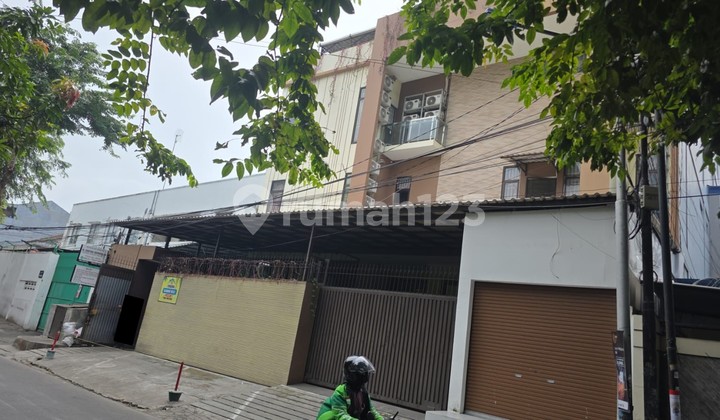Super Cheap Boarding House 3 floors in Kav Polri, Jelambar Madya Utara Super Cheap Boarding House 3 floors in Kav Polri, Jelambar Madya Utara