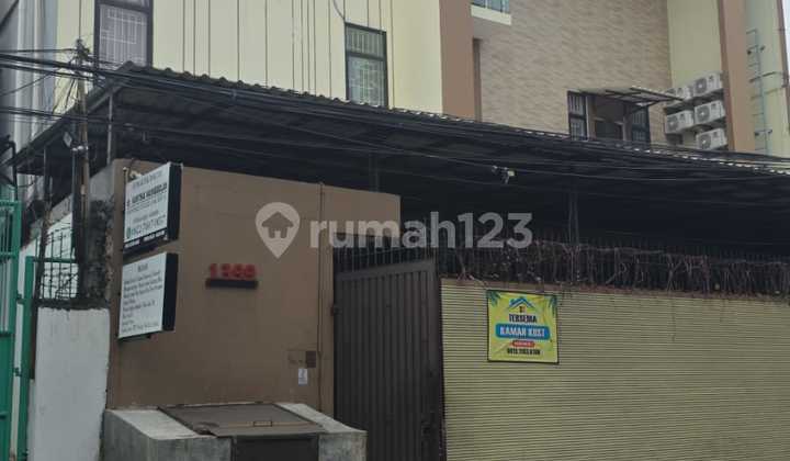 Super Cheap Boarding House 3 floors in Kav Polri, Jelambar Madya Utara Super Cheap Boarding House 3 floors in Kav Polri, Jelambar Madya Utara