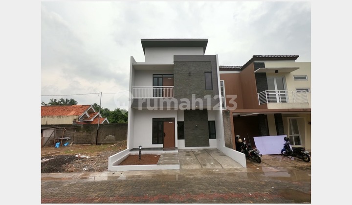 Spacious House in Bekasi City near LRT 2
