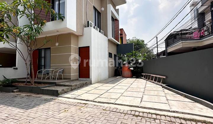 Rumah Hook di Condet Jakarta Timur dekat pusat bisnis Jalan TB. Simatupang