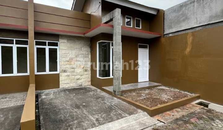 Rumah Siap huni 4 Menit ke Pool Bus Transjakarta Vida Rumah Siap huni 4 Menit ke Pool Bus Transjakarta Vida