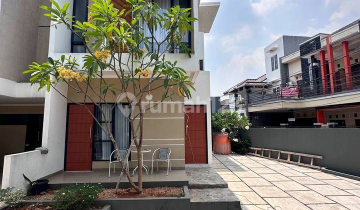 Rumah Hook di Condet Jakarta Timur dekat pusat bisnis Jalan TB. Simatupang 2