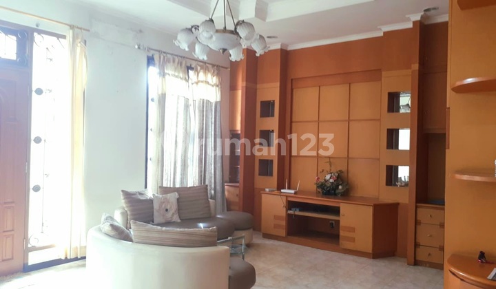 For Rent 2-Story House Ready to Occupancy Semi-Furnished Wide Street Row.