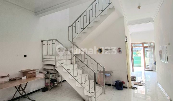 Cheap for Sale 2-Story House Suitable for Boarding Strategically Located Near Campus in Mulyosari Cheap for Sale 2-Story House Suitable for Boarding Strategically Located Near Campus in Mulyosari
