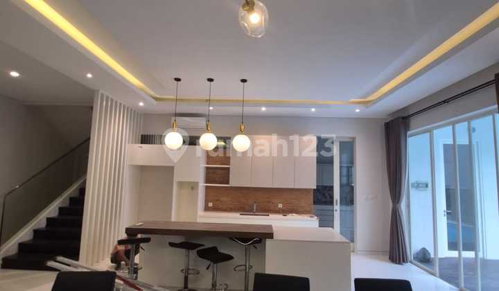 For Sale 3-Story House Fully Furnished with Private Pool in Citraland Golf Hill For Sale 3-Story House Fully Furnished with Private Pool in Citraland Golf Hill