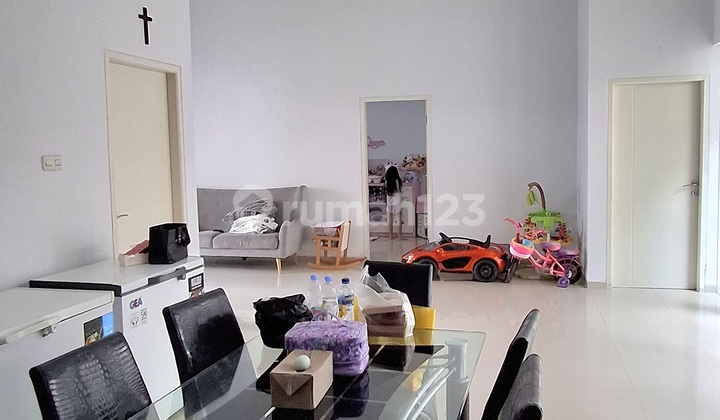 Dijuall Rumah 1,5Lt Semi Furnish Terawat dan Bersih Bebas Banjir di Pondok Candra 2