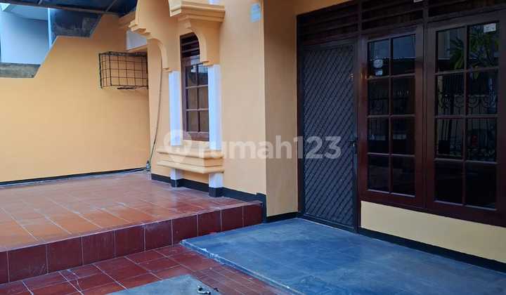 For Rent Semi Furnished Ready to Occupy House Sutorejo For Rent Semi Furnished Ready to Occupy House Sutorejo
