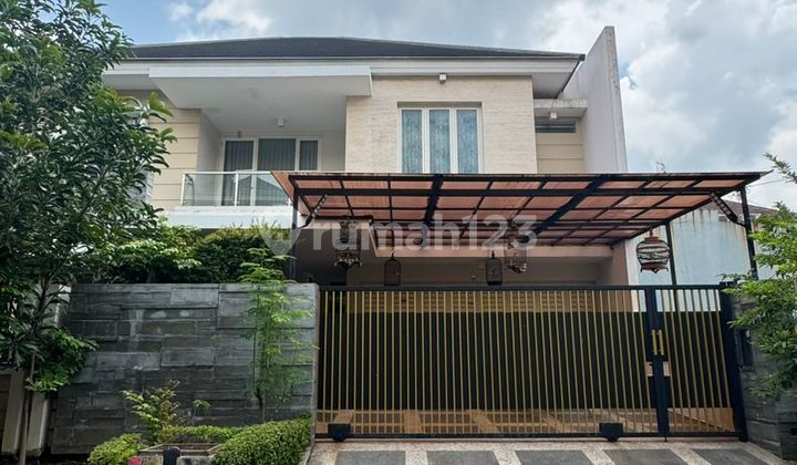 Dijual Rumah 2Lt Full Furnish Terawat Row Jalan Lebar di Villa Valencia