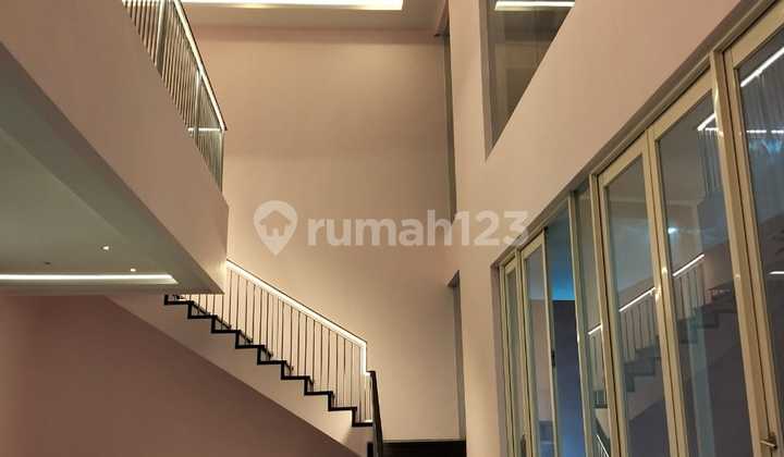 Disewakan Rumah Full Furnish Bagus Terawat Lingkungan Aman dan Strategis Pakuwon City 2