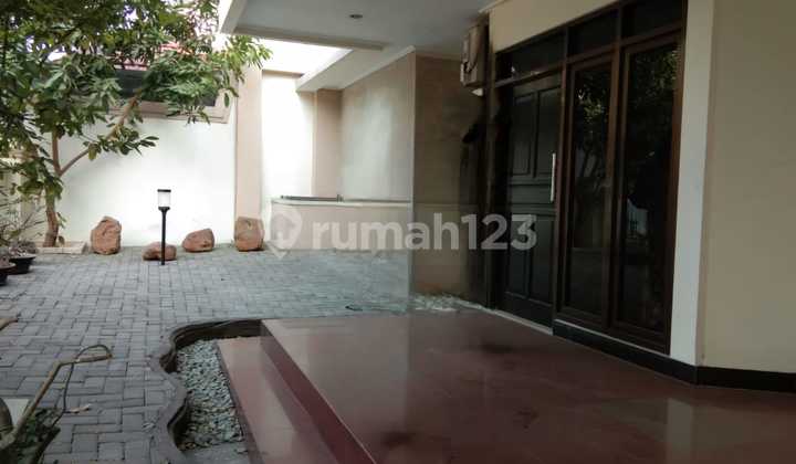Disewakan Rumah Semi Furnish Row Jalan Lebar di Dharmahusada Disewakan Rumah Semi Furnish Row Jalan Lebar di Dharmahusada