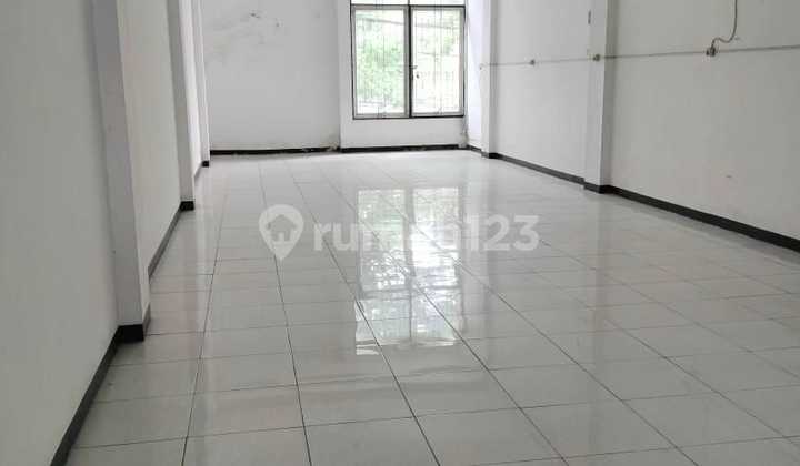 For Rent 3-Story Shophouse in Kedung Cowek 2