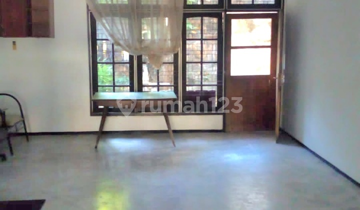 Dijual Rumah Lokasi Strategis bisa untuk Rumah Usaha Row Jalan Lebar di Sutorejo