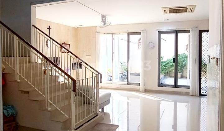 Dijual Rumah 2lt Lokasi Aman Tenang Pakuwon City