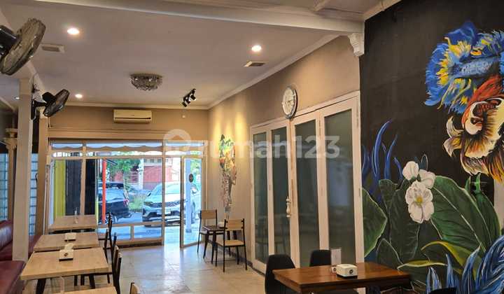 Disewakan/dijual Rumah Komersial Main Road Di Raya Darmo