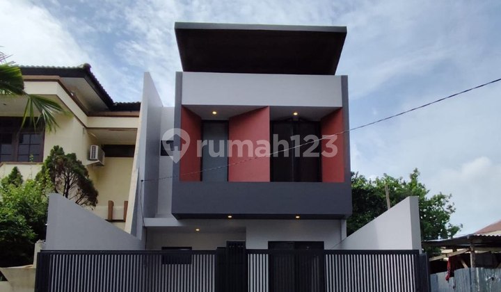 Dijual Rumah 2Lt Baru Gress Siap Huni Row Jalan Lebar di Manyar