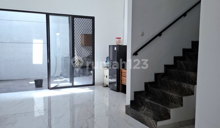 Dijual Rumah Pakuwon City 2lt Bagus Row Jalan Lebar One Gate System