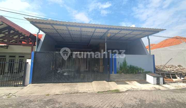 For Rent House in Manyar Tirtoyoso