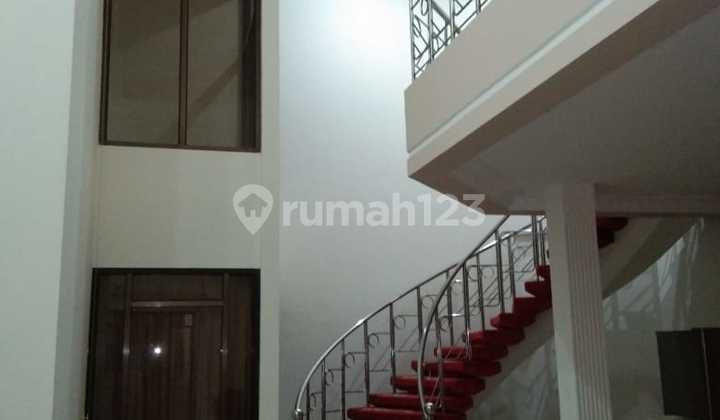 For Rent Semi-Furnished House on a Wide Street 2