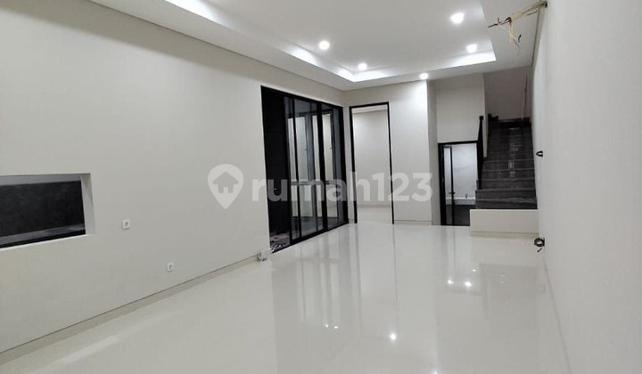 New 2-Storey House Ready to Occupy, Wide Road Row in Manyar for Sale. 2