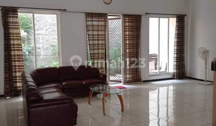 Dijual Rumah 2lt Terawat Lokasi Strategis Pakuwon City Dijual Rumah 2lt Terawat Lokasi Strategis Pakuwon City