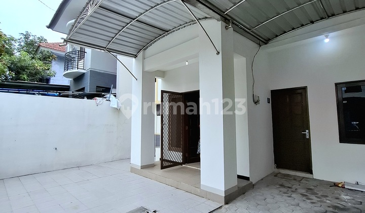 For Immediate Sale: Clean and Well-Maintained House. 2