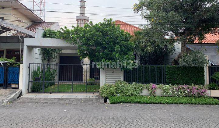 tampak depan dijual rumah villa bukit permai