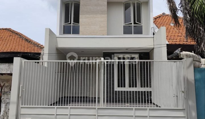 Dijual Rumah Barus Gress 2Lt Siap Huni Row Jalan Lebar di Manyar Dijual Rumah Barus Gress 2Lt Siap Huni Row Jalan Lebar di Manyar