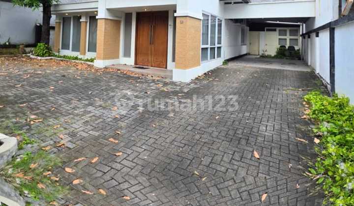 For Sale/Rent Commercial House in Central Surabaya, Strategic Location