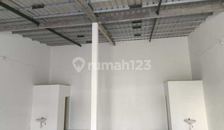 For Rent: Shop House with Parking Area Available in Keputih 2