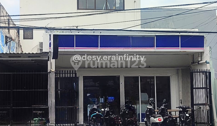 For Sale 3-Story Shop House in Tanjung Priok Strategic Area Ideal for Investment For Sale 3-Story Shop House in Tanjung Priok Strategic Area Ideal for Investment
