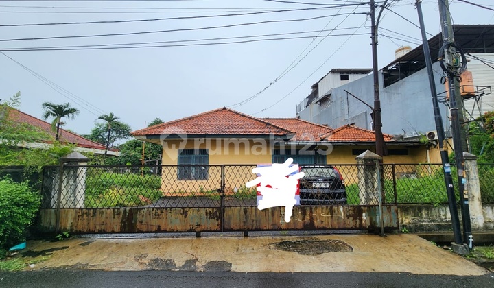 Rumah Tua Deket Akademi Pariwisata Trisakti Tanah Kusir / Bintaro