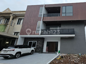 Flamboyant Silk Alam Sutera Flamboyant Silk Alam Sutera