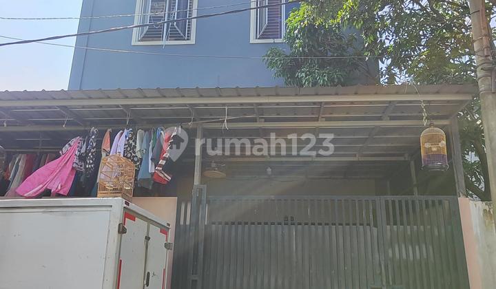 House in KFT Cengkareng, 3 floors, suitable for living and business.