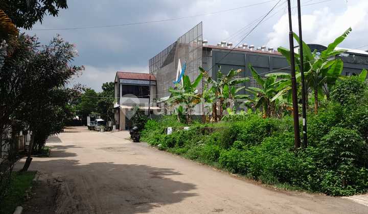 Tanah Cibubur Deket Pusat Perkemahan Jambore Cibubur. Pas Diseberang Cibubur Point. Hanya 15meter Sblm Transmart Cibubur. Tdk Jauh Dari Pintu Tol