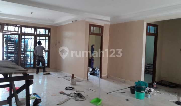 Rumah Besar Pinggir Jalan Jual dan Sewa Harapan Indah Deket Jakarta Garden City 2