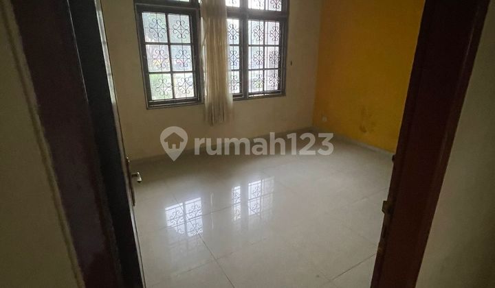 Rumah Aman Nyaman Asri Adem Depan Taman 1