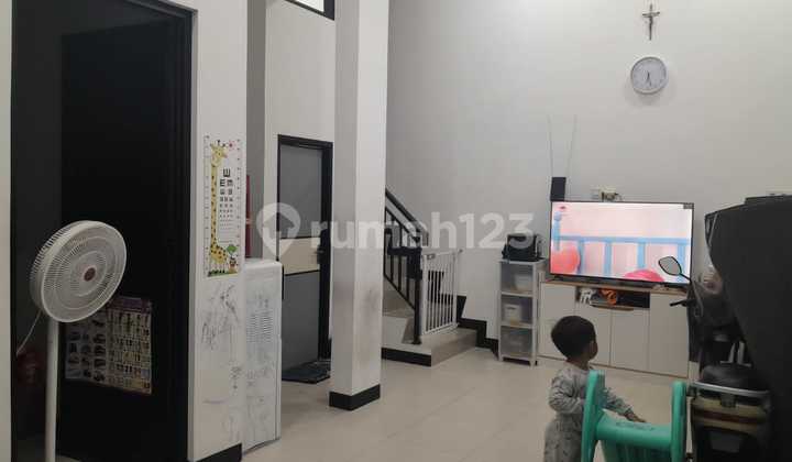 Rumah Tiga Lantai Rumah Tiga Lantai