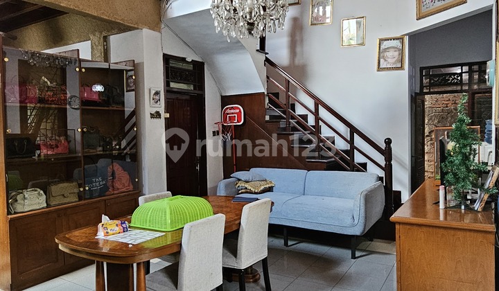 Disewakan Rumah Mewah di Pusat Kota Renon - Rp 150 Juta