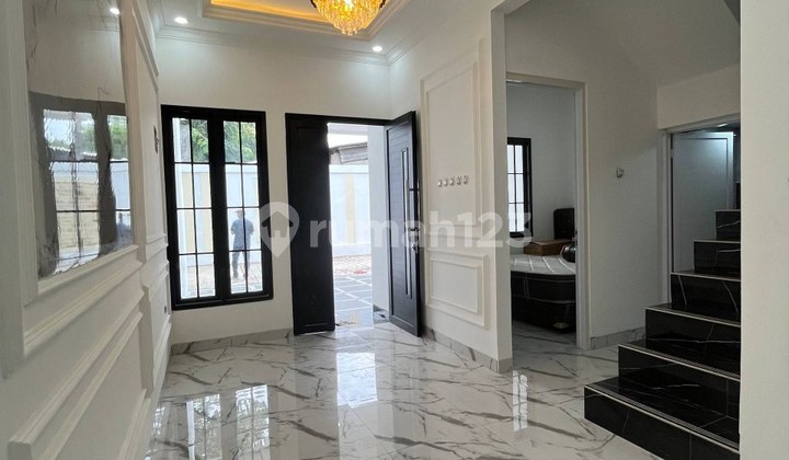 Rumah 2 Lantai Klasik Modern Mewah Dalam Komplek