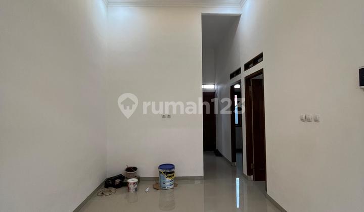 Comfortable and Strategic Minimalist House Near Toll Road 2