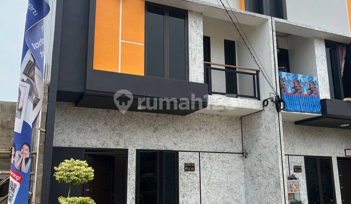Rumah 2 Lantai Modern nyaman dan strategis Rumah 2 Lantai Modern nyaman dan strategis
