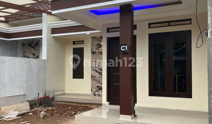 Cantik Rumah Nya Strategis Lokasi Nya Semi Furnish