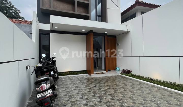 Rumah dengan Lokasi Premium di Beji Depok 2