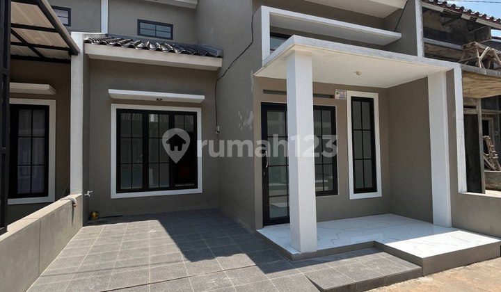 Ready Minimalist House Near Station and Public Minibuses