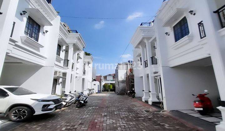 rumah keren banget 2 lantai nyaman dan strategis 1