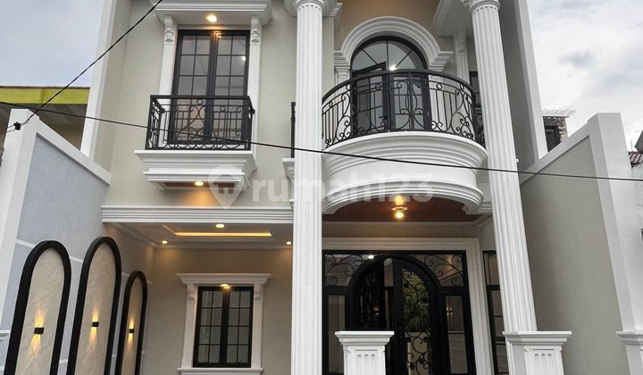 Rumah 3 Lantai Mewah di Dalam Perumahan Bumi Pancoran Mas