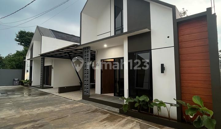 Mezzanine house on the main road in Bedahan Sawangan. Mezzanine house on the main road in Bedahan Sawangan.