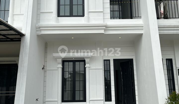 Dijual Rumah 2 Lantai Mewah Bergaya America Clasik