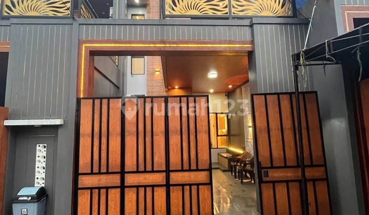 Hunian modern 2 lantai desain elegan semi furnish Hunian modern 2 lantai desain elegan semi furnish